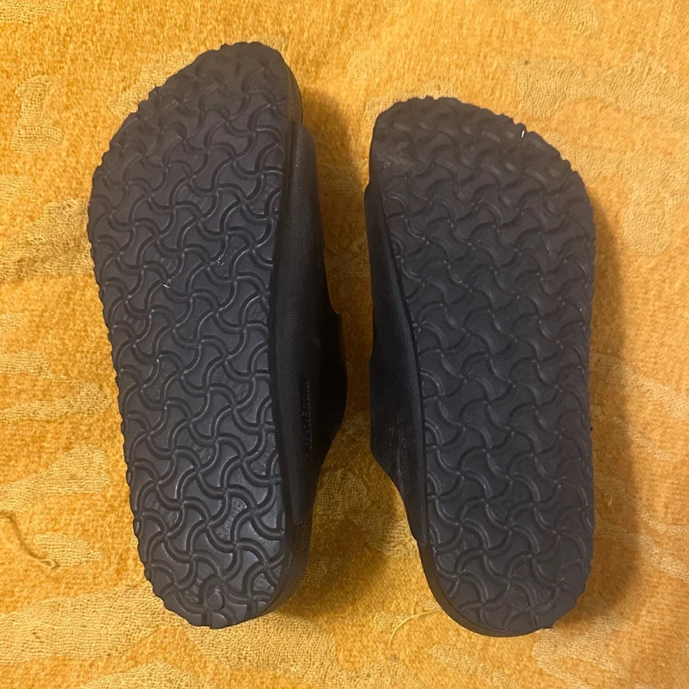 Birkenstock Classic Black Double-Strap Sandals - Picture 3 of 3